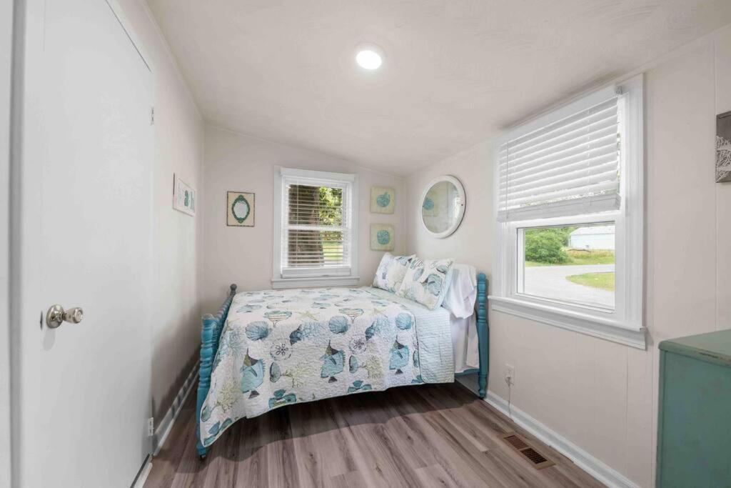 Beach Bungalow - 1 Block To Beach - Pets Welcome! Norfolk Exteriér fotografie