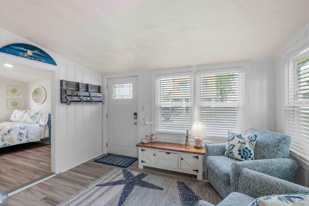 Beach Bungalow - 1 Block To Beach - Pets Welcome! Norfolk Exteriér fotografie