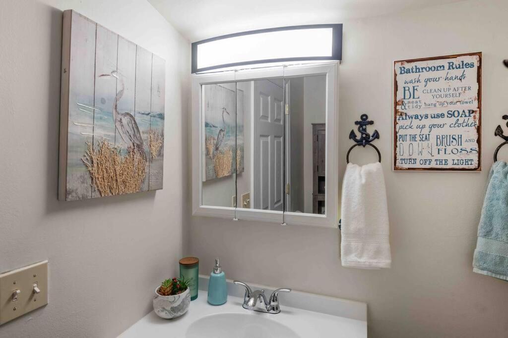 Beach Bungalow - 1 Block To Beach - Pets Welcome! Norfolk Exteriér fotografie