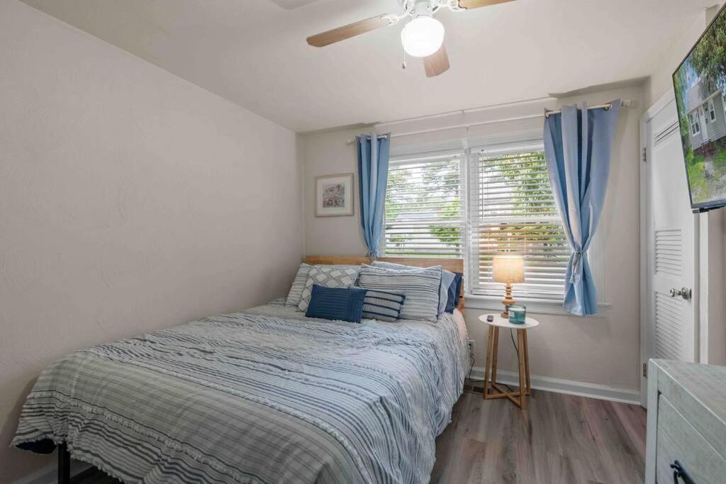 Beach Bungalow - 1 Block To Beach - Pets Welcome! Norfolk Exteriér fotografie